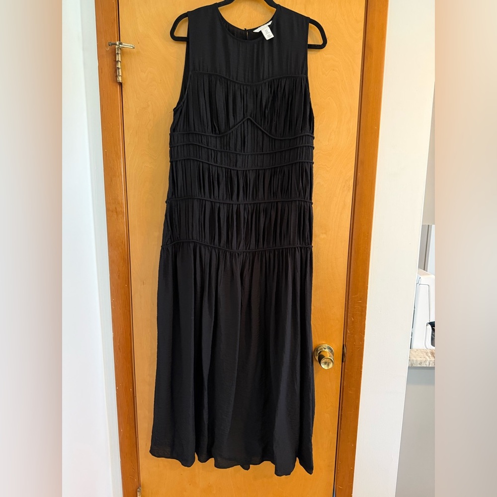 H&M Black Sleeveless Tiered Maxi Dress
